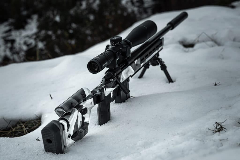 Película hidrográfica ERA3 sobre rifle Magpul en la nieve